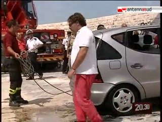 TG 16.08.10 Auto in mare a Bari, ma nessun corpo all'interno