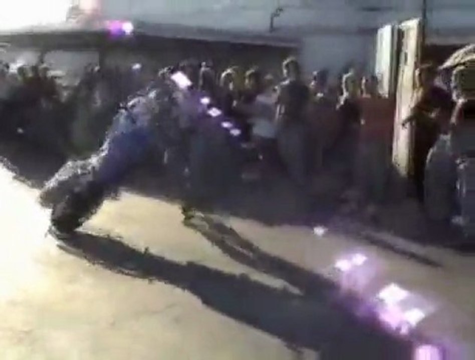 Out-Of-Control Motorrad Wheelie Crash Video Fail