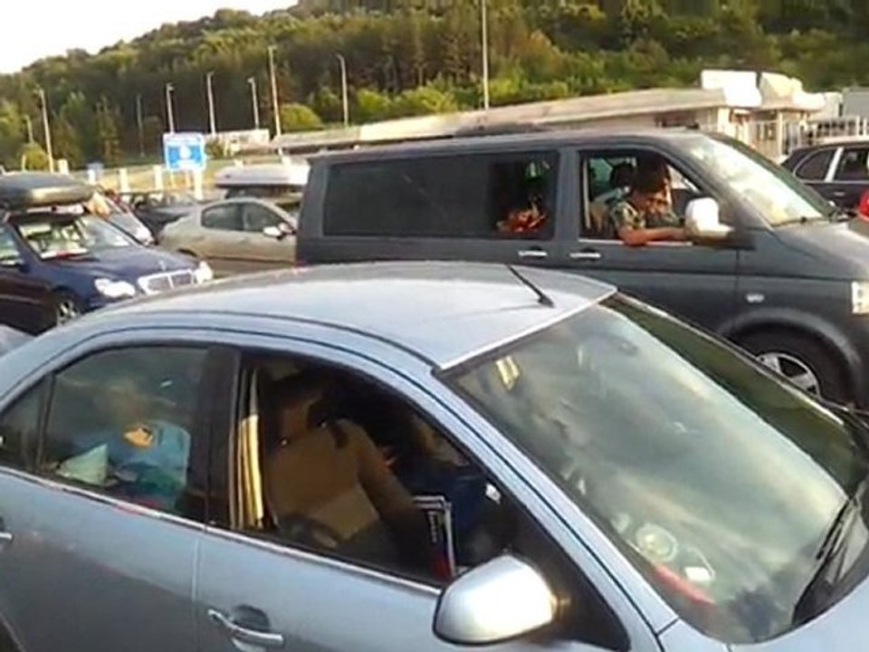 20110901 sirbistan sinir kapisi gavur eziyeti