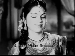 காவியுடை விரும்பிடுமோ என் இதயம்