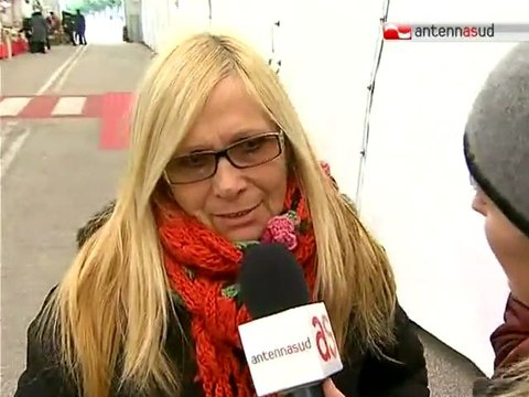 TG 15.12.10 Natale con la crisi, regali sì ma economici