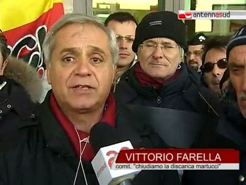 TG 28.12.10 Chiudiamo la discarica Martucci , la protesta arriva in Regione