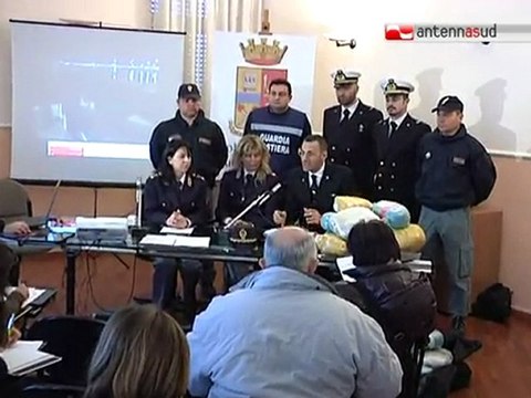 TG 14.01.11 Trovati 300 chili di marijuana al largo di Palese