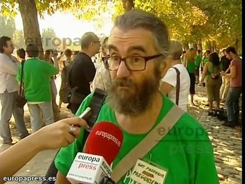 Profesores se encadenan en el Parque del Retiro