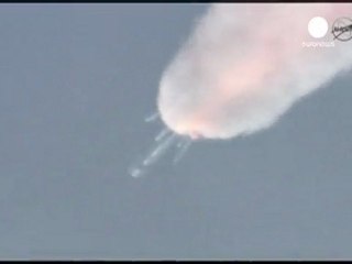 Rocket blasts off on "moon mapping" mission