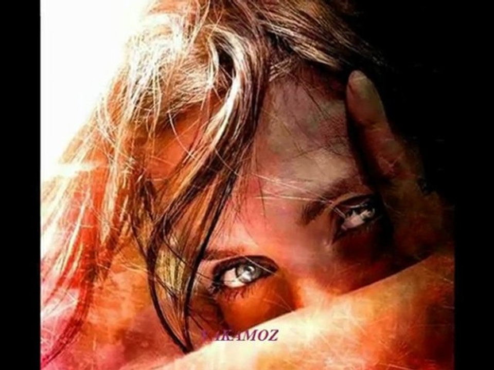 DÜŞÜNDÜRDÜ BENI YİNE GÖZLERİN