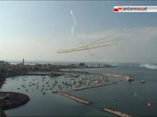TG 09.05.11 Le Frecce Tricolori colpiscono al cuore i baresi