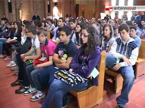 TG 10.05.11 Mola di Bari, Fini a Berlusconi: Tutti sono sottoposti a legge