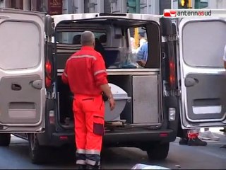 Télécharger la video: TG 22.06.11 Incidente in centro a Bari, muore 17enne in moto