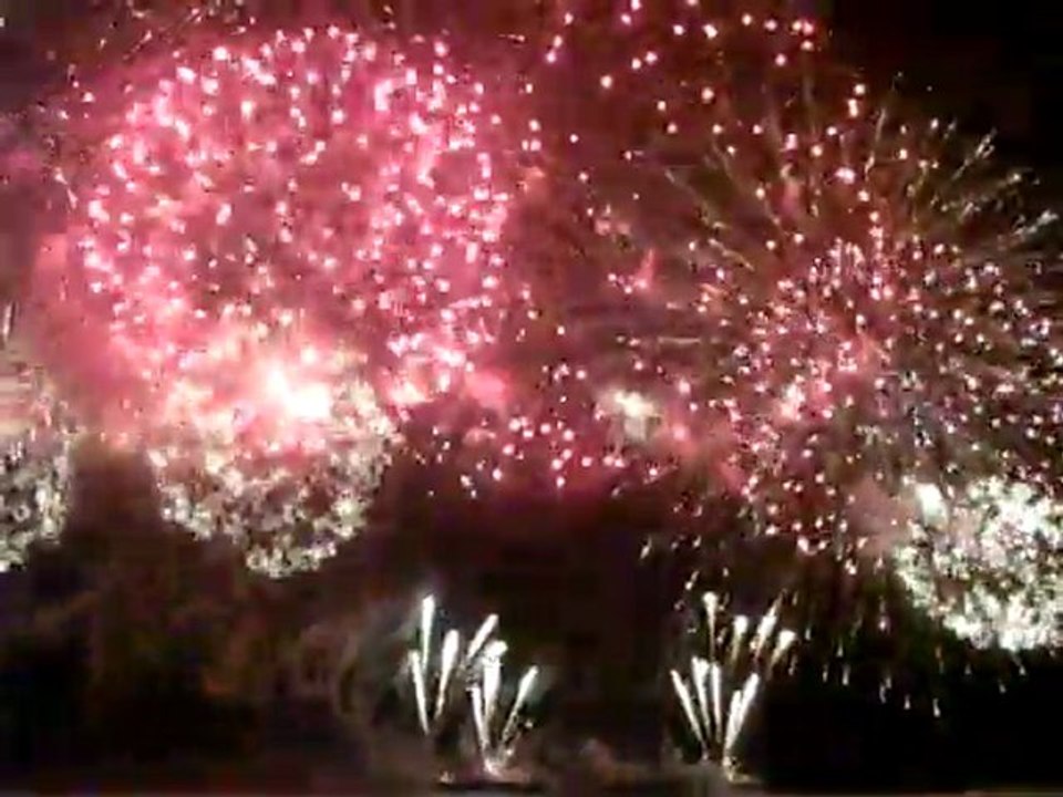 cérémonie clôture Jeux du Pacifique - feu d'artifice bouquet final