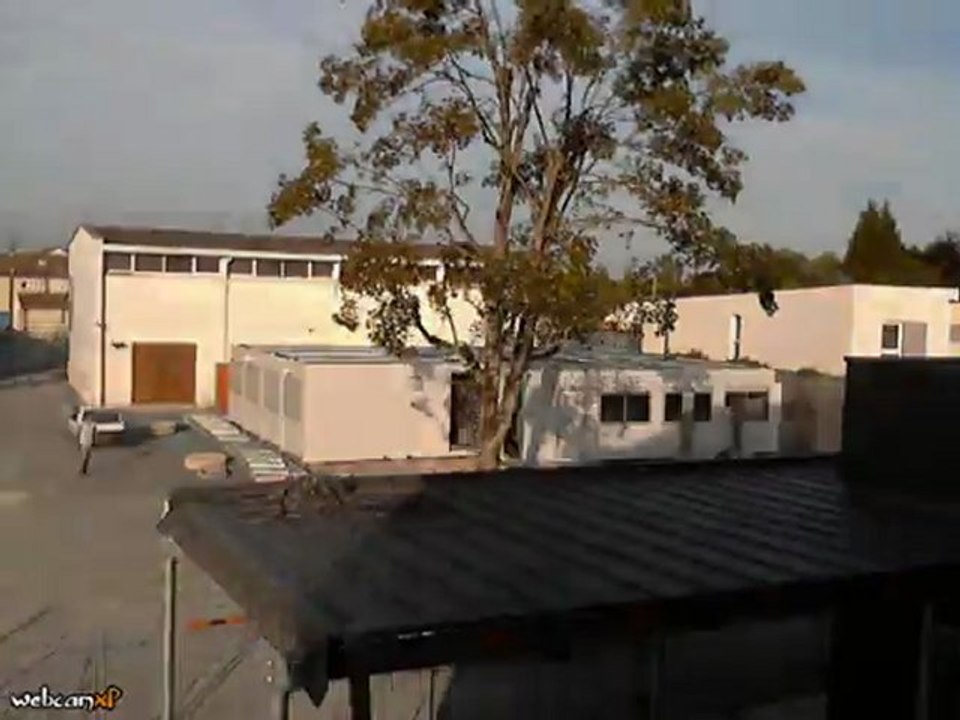 demontage des batiments modulaires (devant l'ancienne salle de sport)