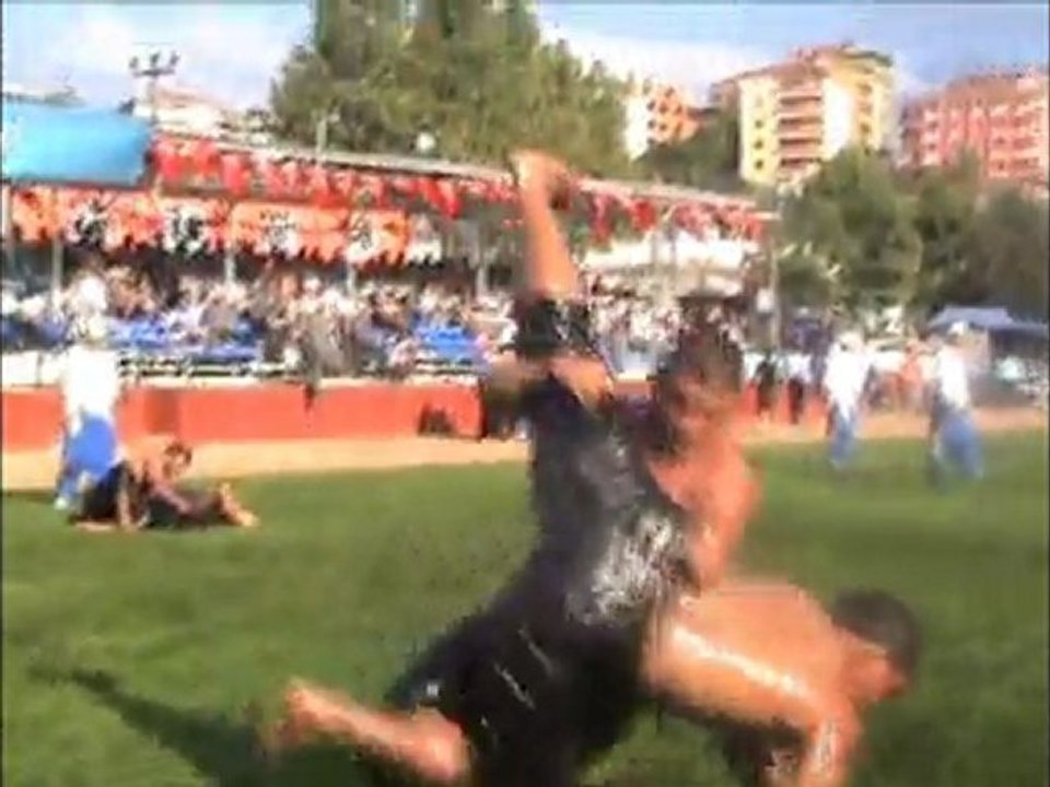 Alaplı 26. yağlı   güreş2011  4