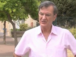 Mob attacks Israeli embassy in Cairo