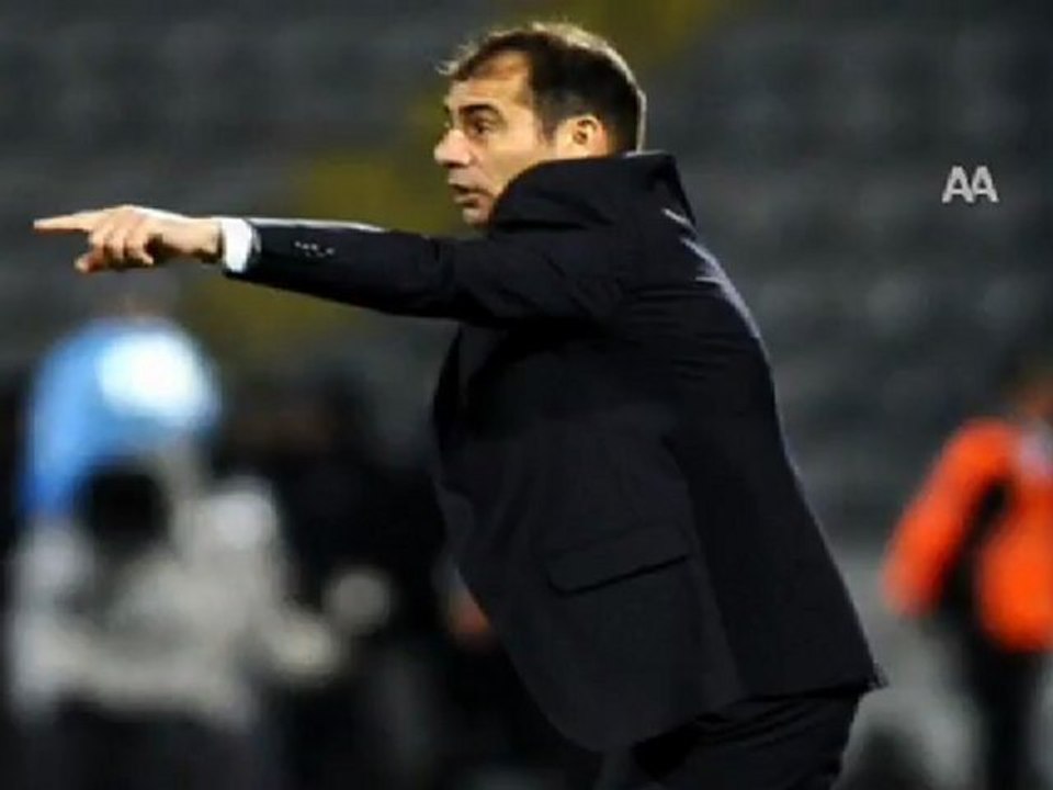 Perdeyi sessiz açıyor