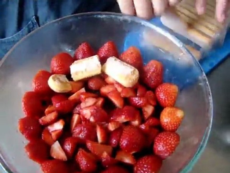 Easy dessert  ★ red berry trifle ★