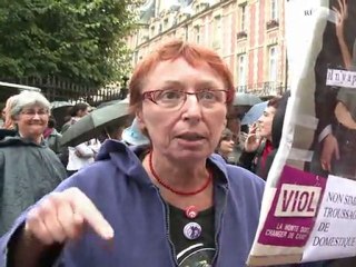 Des féministes réclament justice sous les fenêtres de DSK