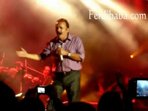 Mor Güller ( Canlı Performans )