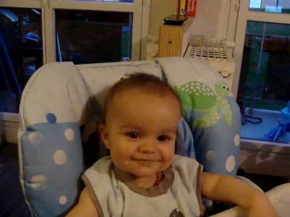 Petit Greg mange des épinards !