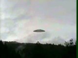 Un gigantesque OVNI traverse le ciel !