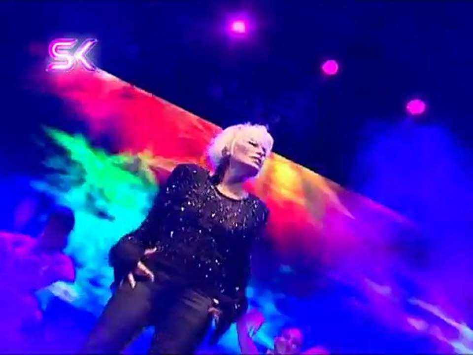 AJDA PEKKAN "APPLE"INI TANITTI