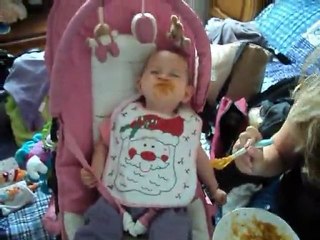 Sara en train de manger