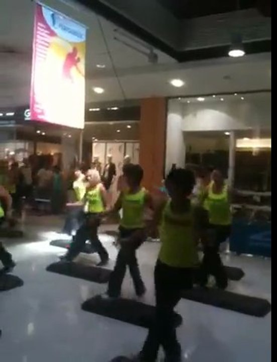 Flash mob à Auchan Marsac