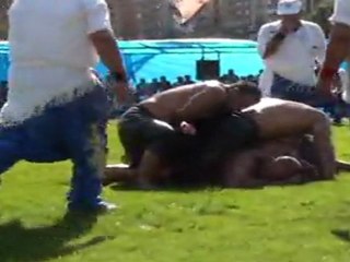 26.alapli yağlı güreşleri