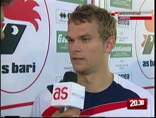 TG 19.11.09 Bari, Koman cerca spazio