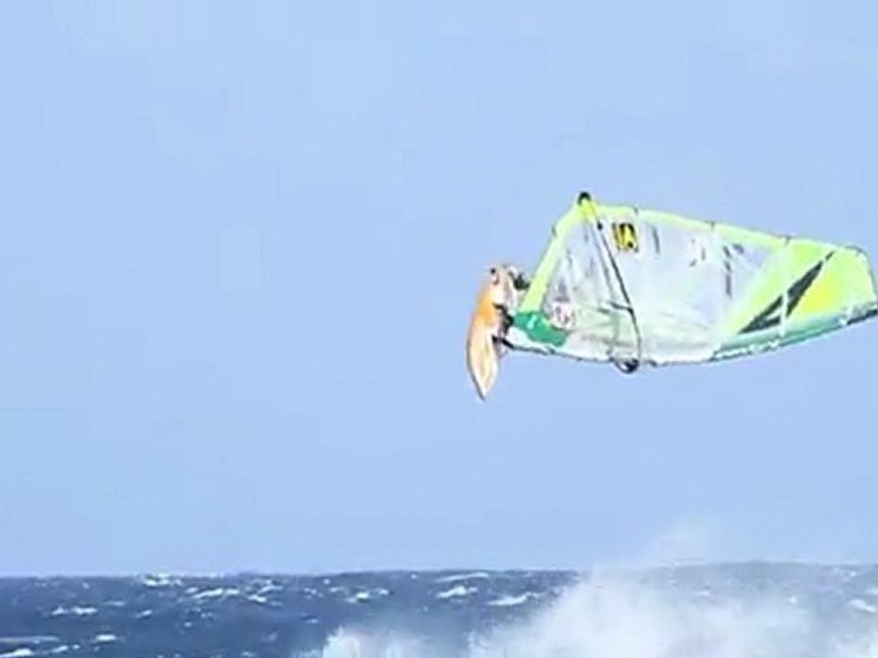 WAPALA Mag N°65: Tow in à Teahupoo, Reunion Wave Classic, ballade stand up paddle en Bretagne