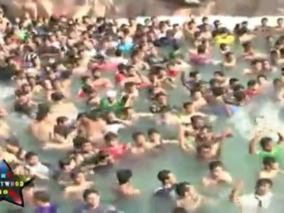 "Zor KA Jhatka Hai Zoro Laga" Live By Hot Shweta Pandit At Water Kingdom