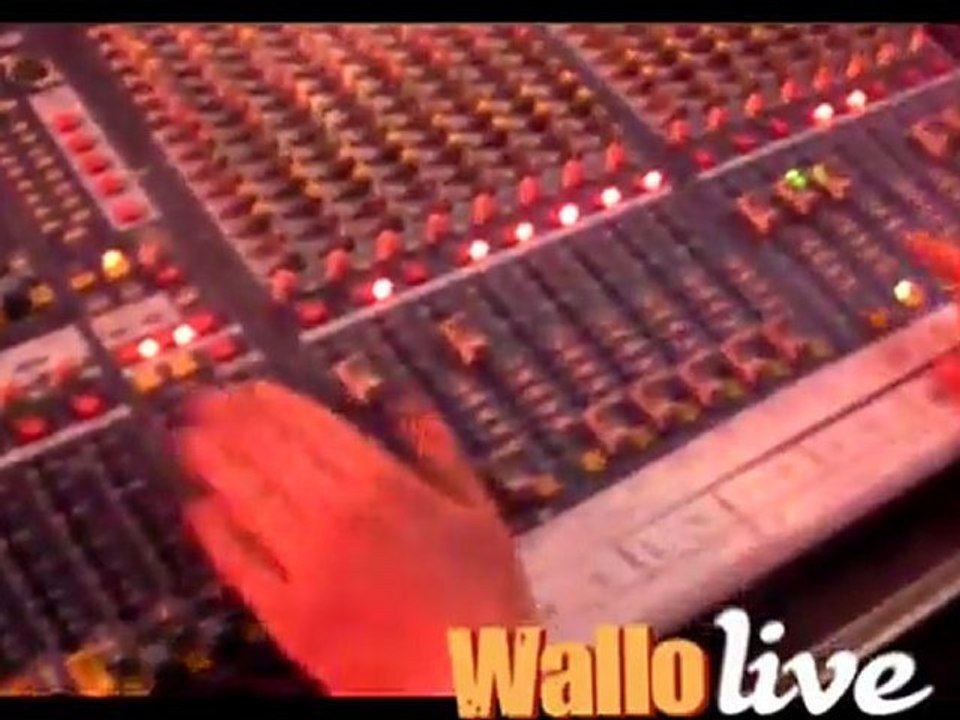 Alivewallo2009
