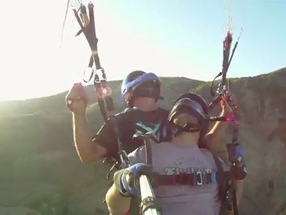 Tekirdağ Yamaç Paraşüt kulübü Pilotları Kıvanç ve Mustafanın Tandem uçuşları. Hastasıyızzz dedeee !!  )