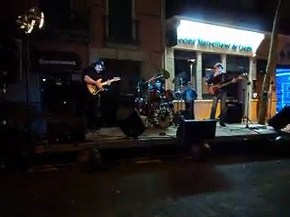 Les GRACELANDERS  (extrait de) !!!!!!   1 "JET BOOGIE" CONCERT du Ven. 26 Aout 2011 PLACE DU FRANCE P.O.