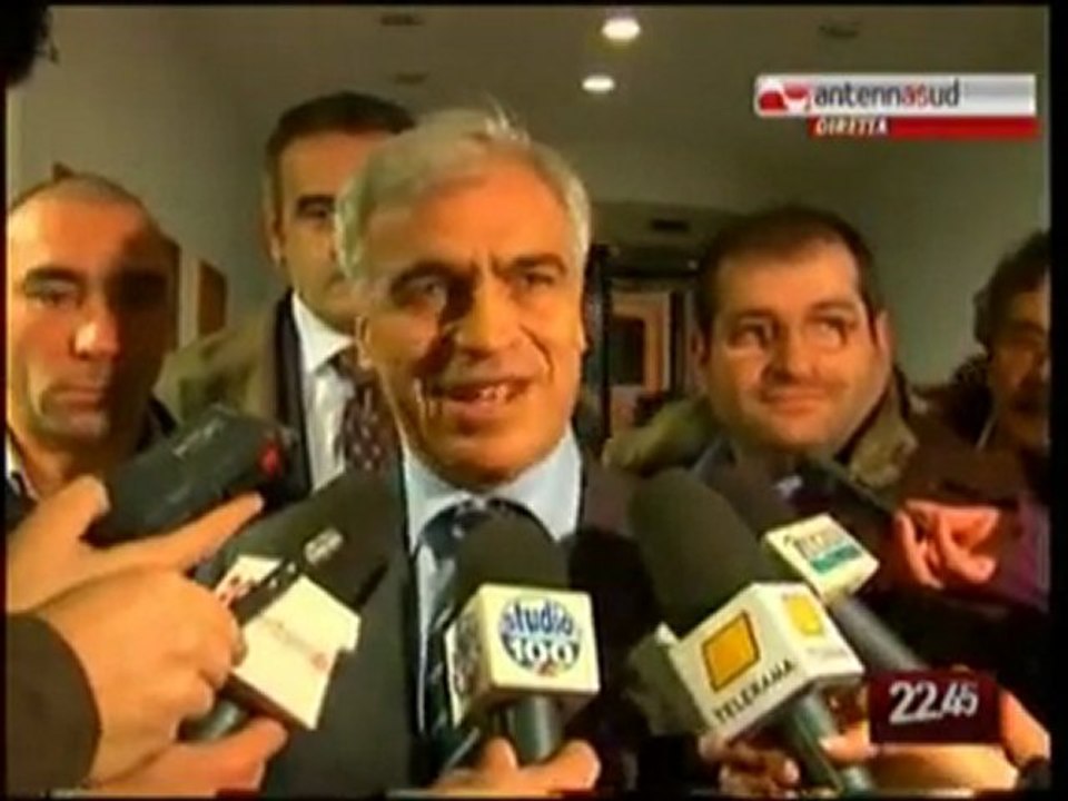 TG 29.01.10 Vendola: "Tra cinque anni lascio la politica". Palese: "Lasci subito"