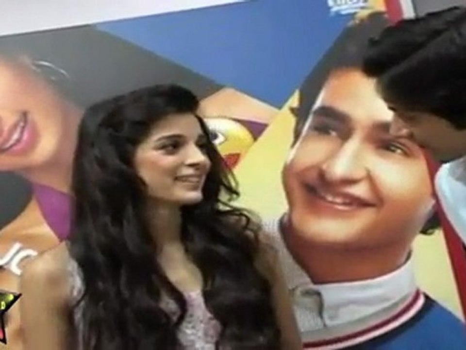 Hot & Sexy Giselle Monteiro & Ali Fazal Posing For The Camera