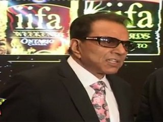 Dharamendra Prays For Rajnikanth Speedy Recovery At IIFA Awards 2011