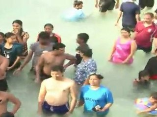 People At water Kingdom Enjoying Shibani Kashyap's Melodies