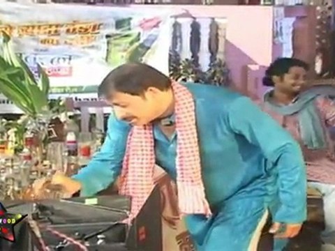 Manoj Tiwari Dances With Desi Daru On Sets Of Bhaiya Humar Dayavan