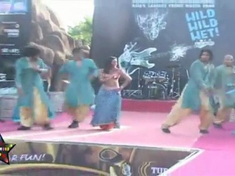 Shweta Salve Shows Her Deep Cleavage As She Dances To The Tunes Of Billo Rani