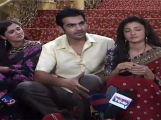 Sexy Suhasi Aka Aabha & Karan Shows Their On Screen Chemistry On Lovation"Yanha Mei Ghar Ghar Kheli'