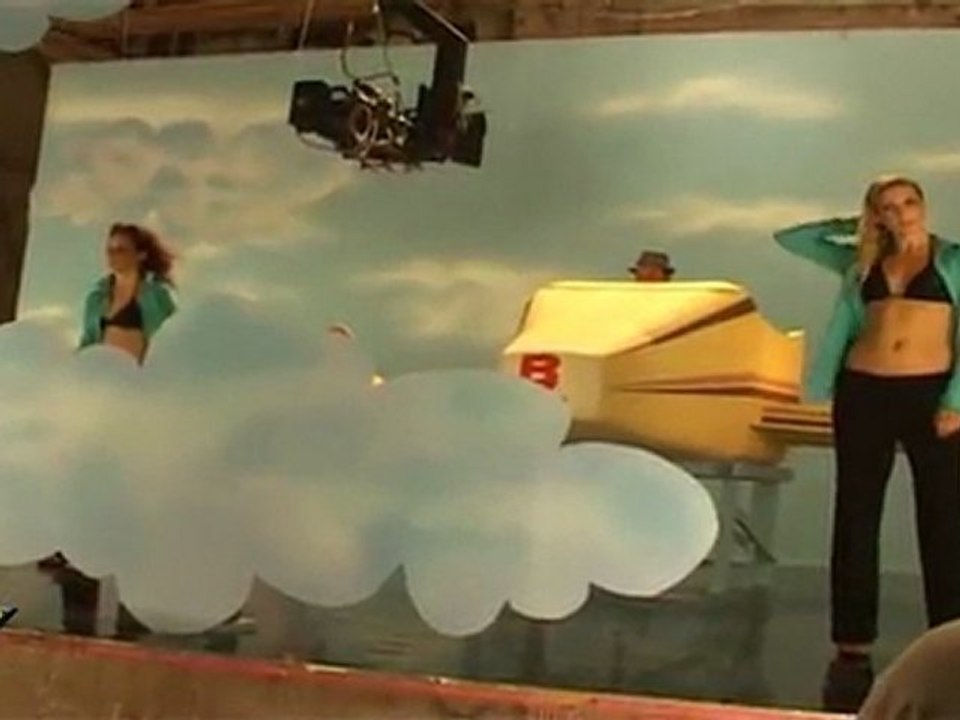 Aupam Kher & Sexy Babes Shake Legs On Promotional Song of"Mr. Bhatti on Chutti"