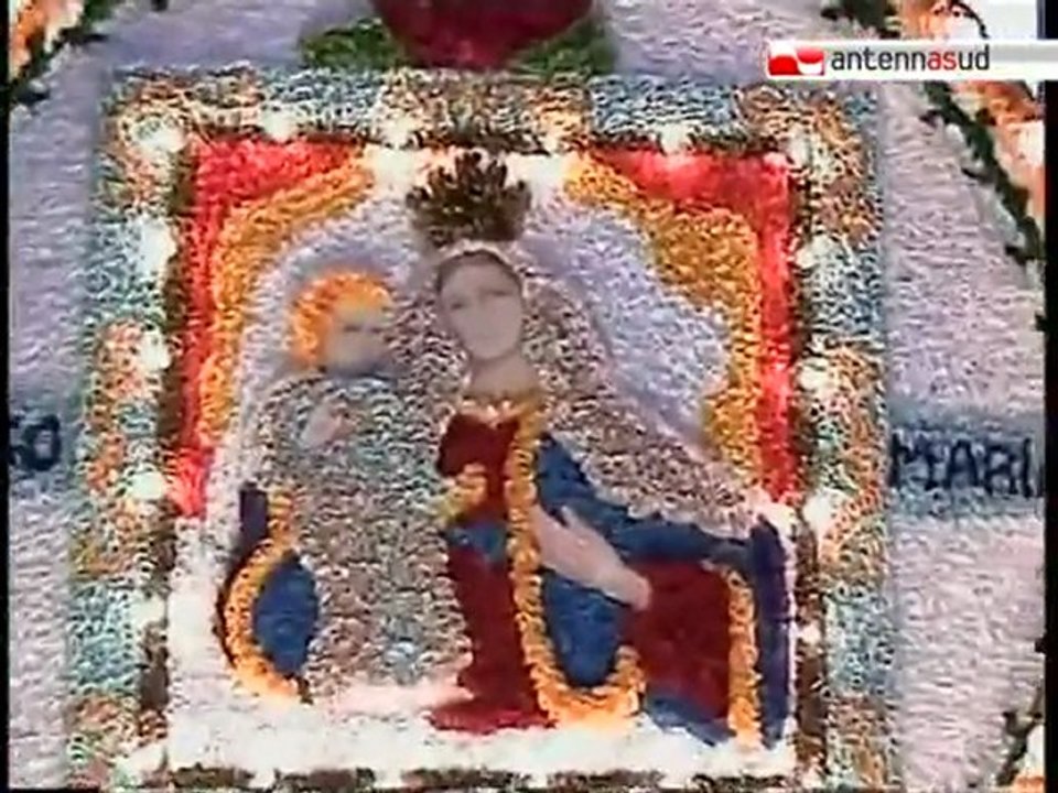 TG 09.08.10 Madonna di Mellitto: folla, processioni, preghiere e tanti fiori