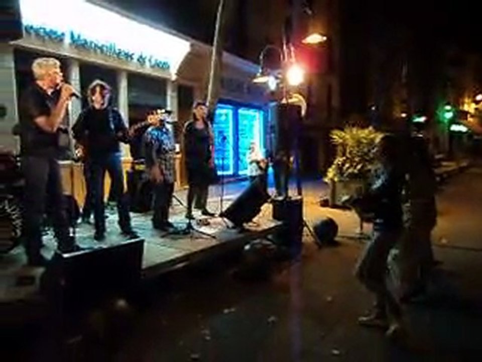 Les GRACELANDERS (extrait de)....3 "ACHY BREAKY HEART" CONCERT DU Ven. 26 Aout 2011 "PLACE DU FRANCE" CERET P.O.