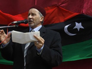 Première apparition publique du numéro 1 du CNT à Tripoli