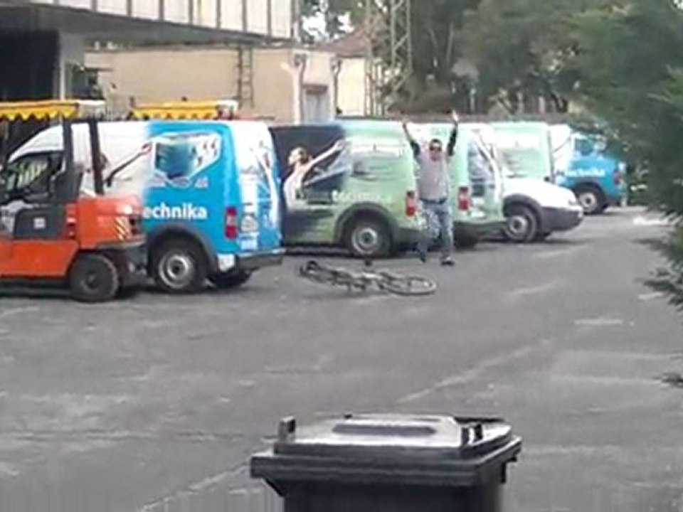 Tesó bringázik