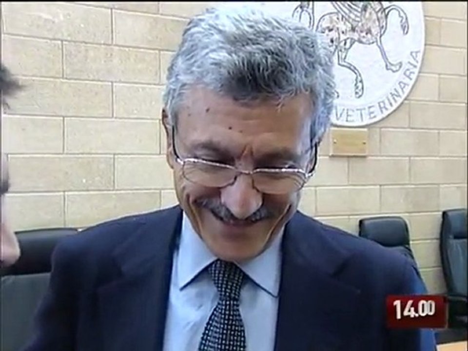 TG 25.03.10 D'Alema: "Berlusconi è bravissimo... a raccontare barzellette"