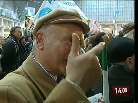 TG 25.03.10 Berlusconi a Bari: Vendola ha perso 500 milioni di euro per la Puglia