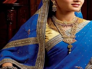 Gorgeous Manjari Phadnis Shows Her Deep Navel In Yellow Saree