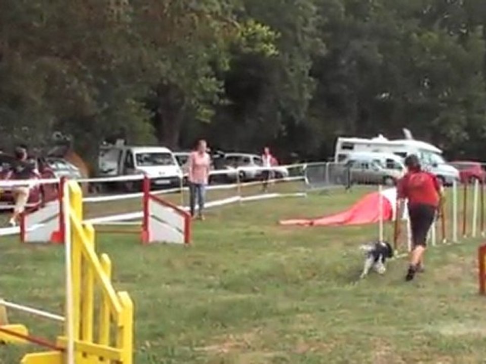 isle jourdain 110911-ETHAN JUMPING