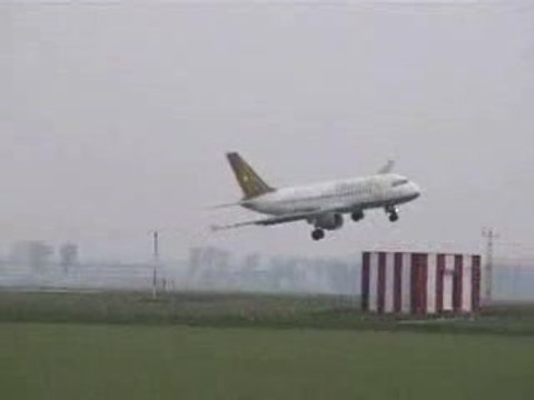 Régis Conduit Aussi Des Avions